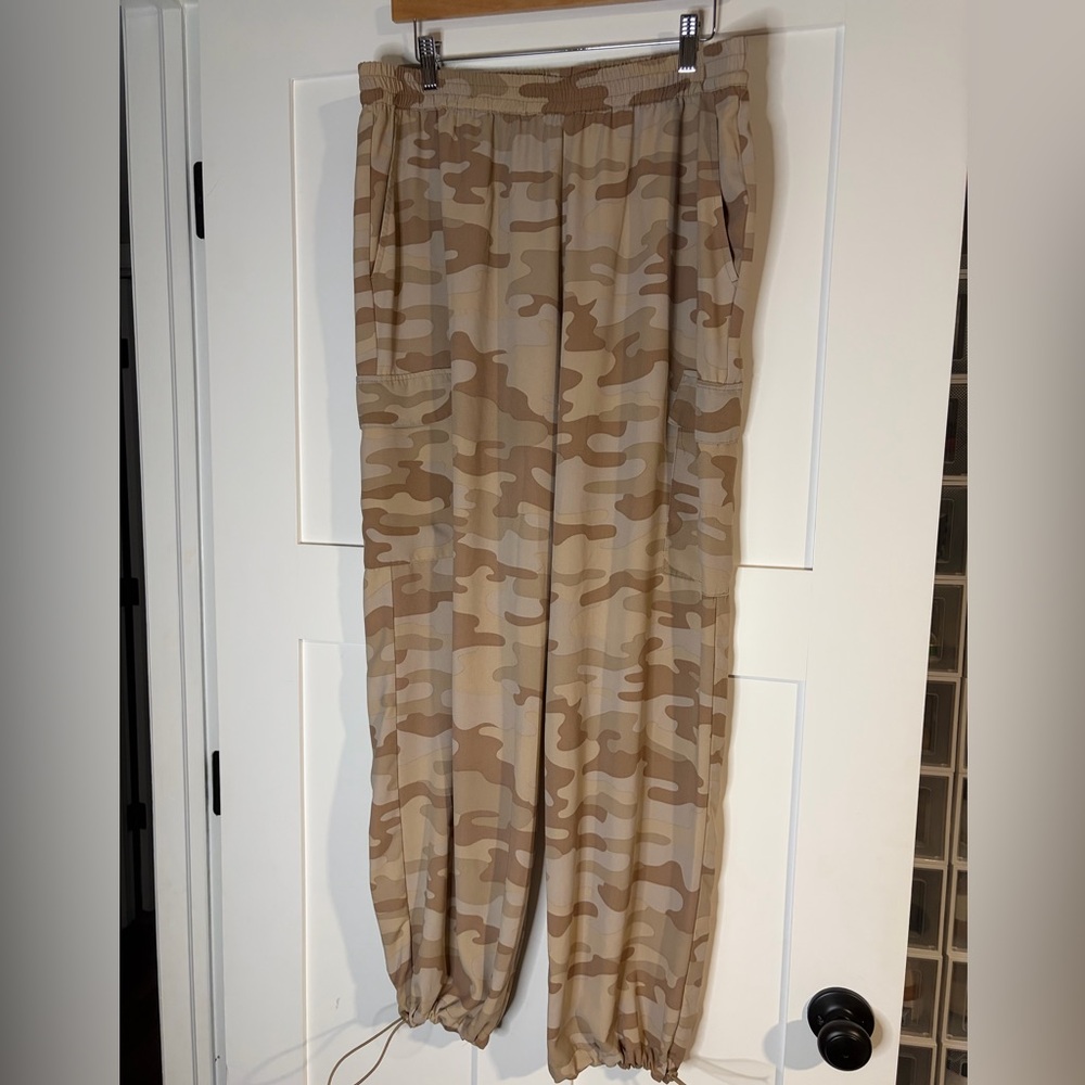 Modern Works Camouflage Cargo drawstring‎ at ankles, joggers
